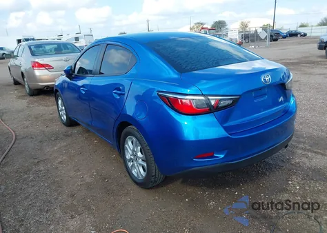 2018 Toyota Yaris Ia z USA, uszkodzony, nr VIN 3MYDLBYV5JY313817